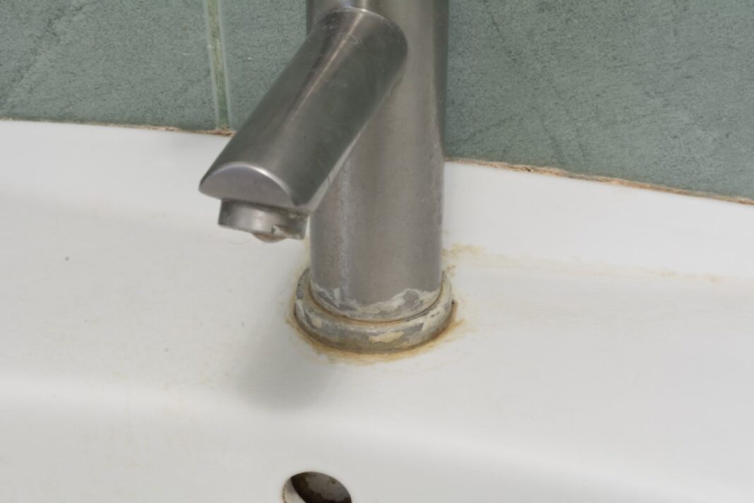 astuces de grand-mère contre les traces de calcaire sur la faïence