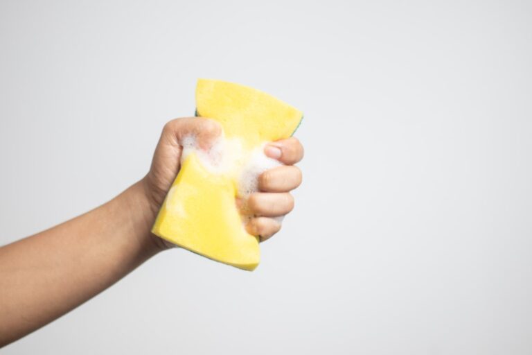 astuces de grand-mère pour nettoyer et désinfecter une éponge efficacement